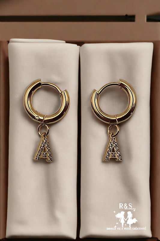 Vicky | Boucles d'oreilles personnalisé (lettre zircons 14K plaqué or véritable)